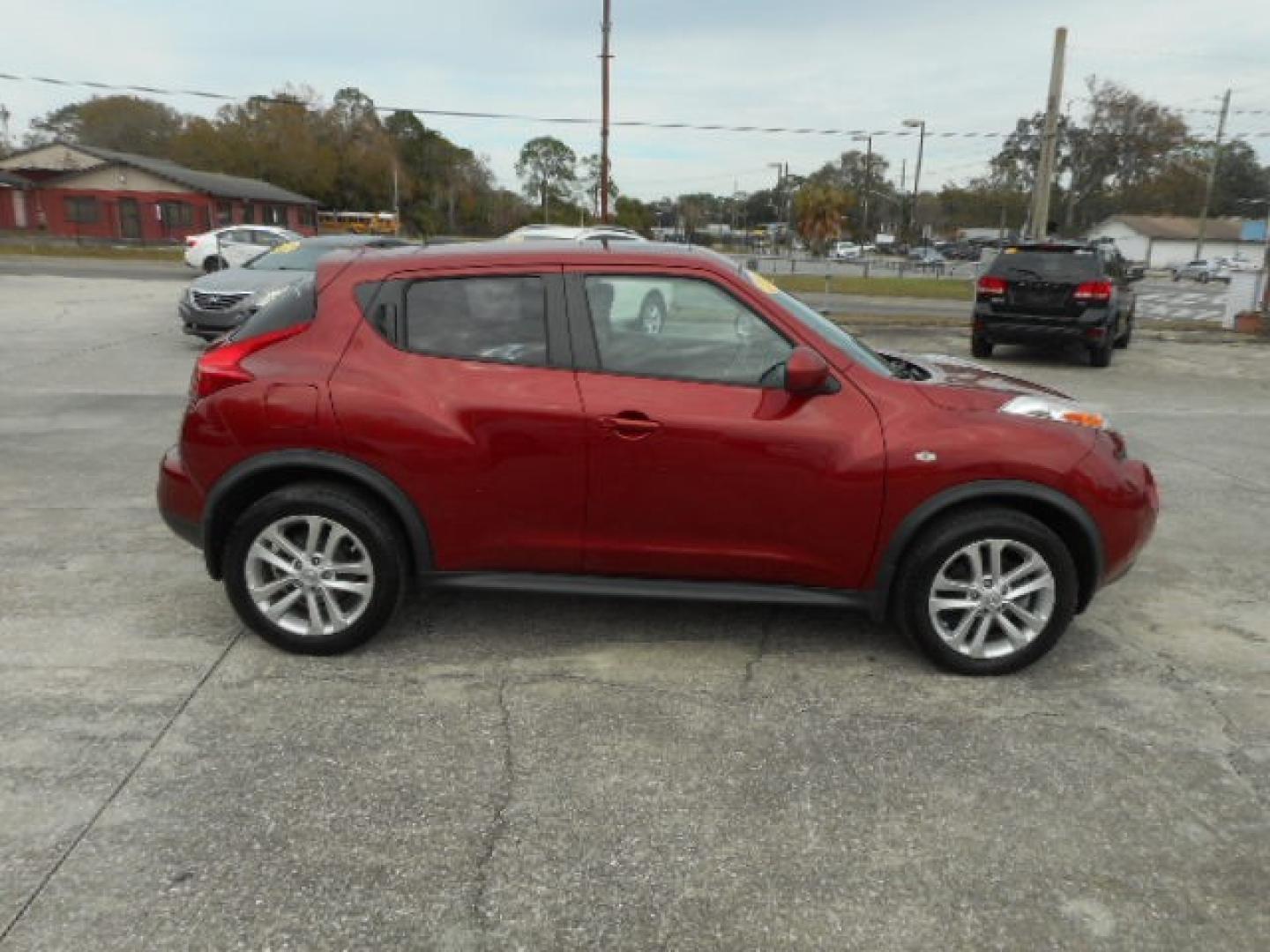 2014 RED NISSAN JUKE S; SL; SV; NISM (JN8AF5MR3ET) , located at 1200 Cassat Avenue, Jacksonville, FL, 32205, (904) 695-1885, 30.302404, -81.731033 - Photo#4